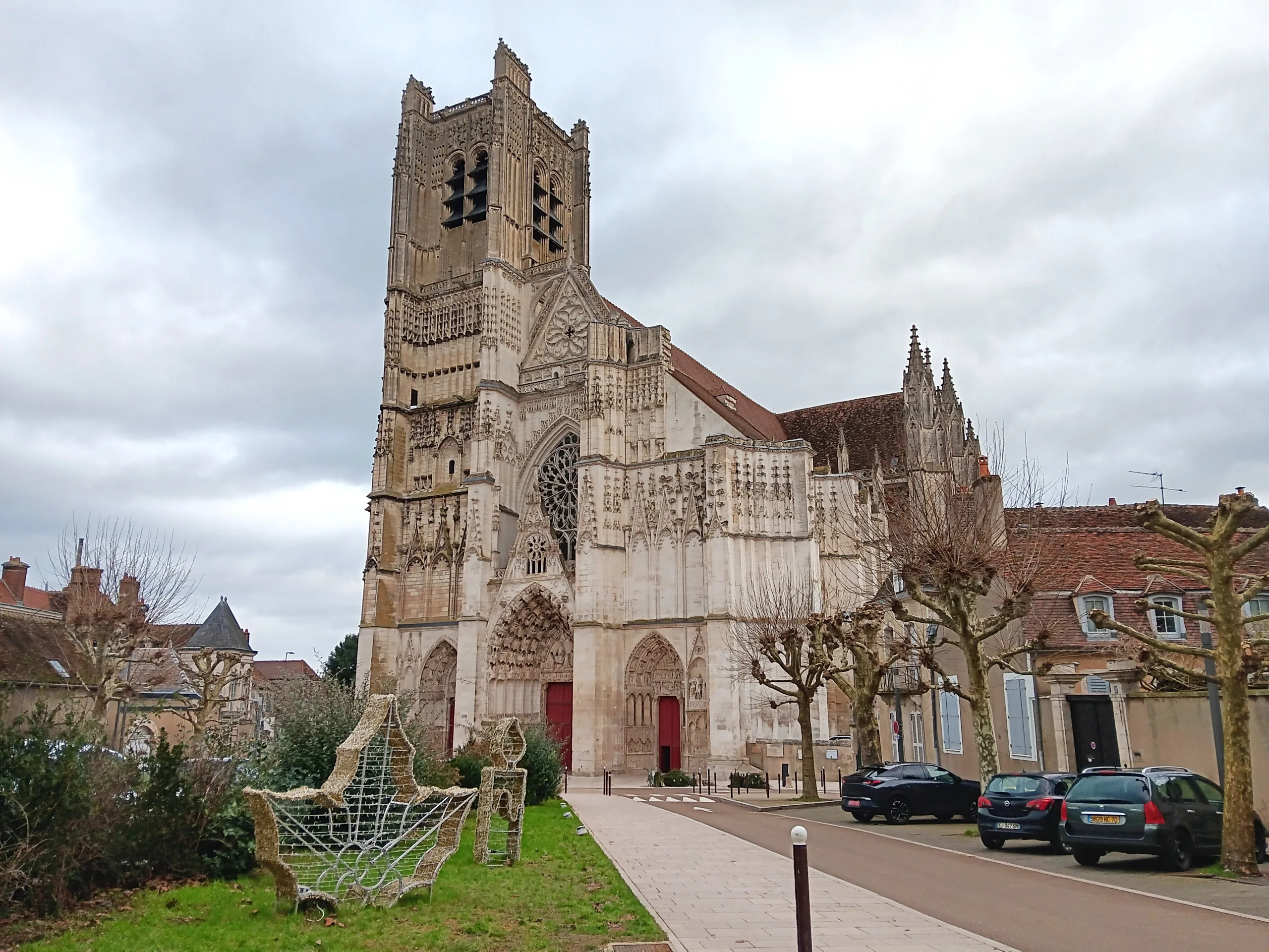 You are currently viewing The cathedral Saint-Etienne of Auxerre